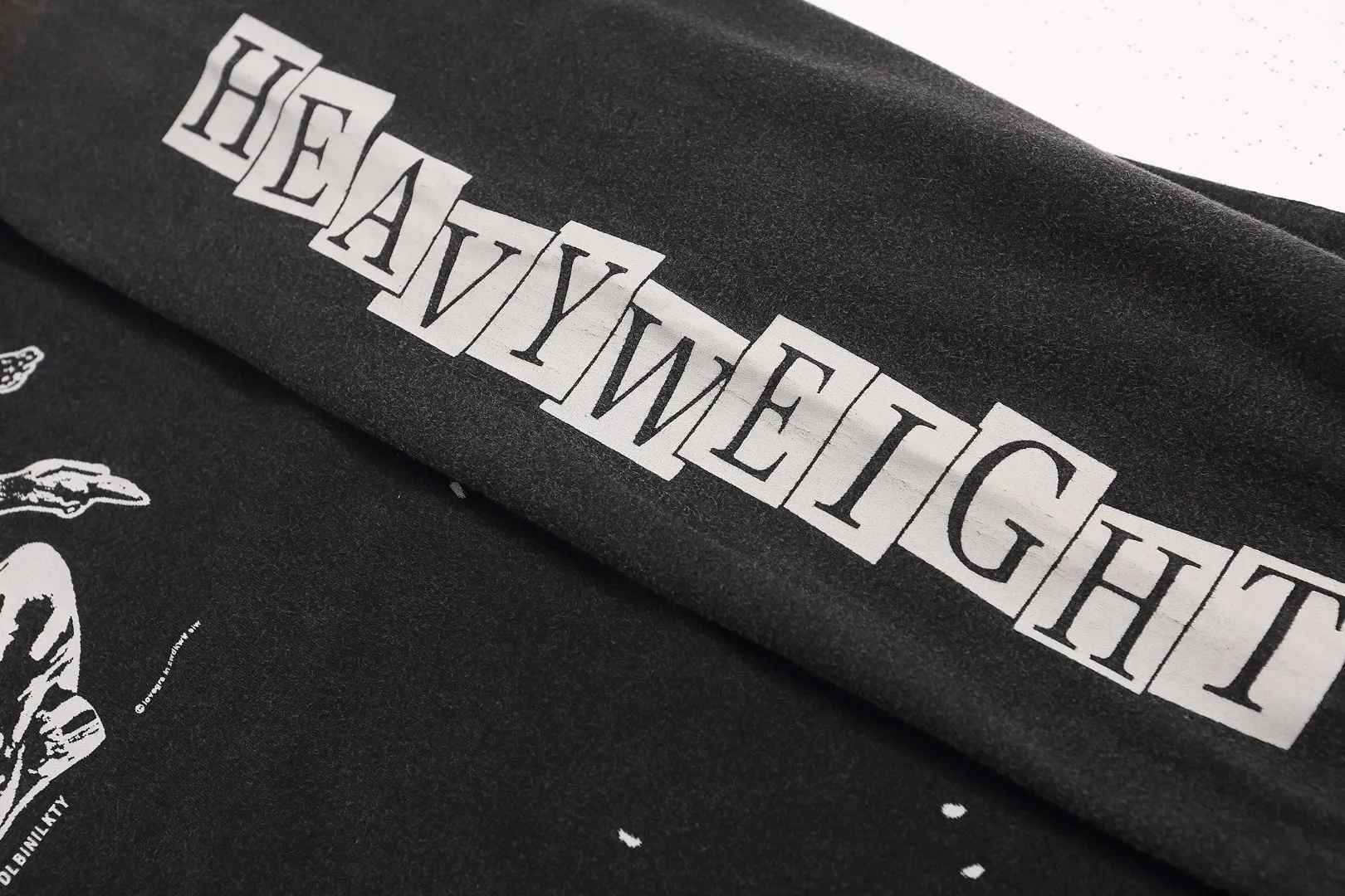 Saint Michael printed crack pattern on the chest, washed and distressed, heavy-duty high street loose casual long-sleeved T-shirt. Fabric: 260g. Style number: SM668. Size: S-M-L-XL. Color: washed black. Price: P156.